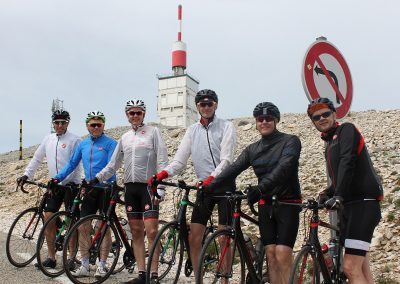 Cyclists in the Provence mountains